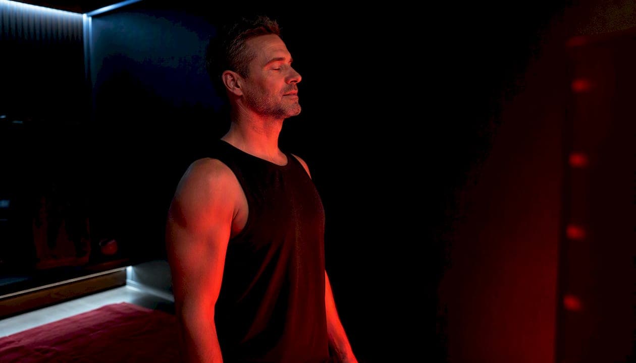 3 Red Light Routines That Support Dopamine in Men 30+