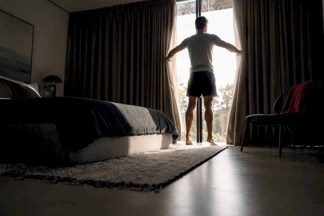 Testosterone Peaks 20–25% Higher in Mornings: Circadian Steps for Men Over 30