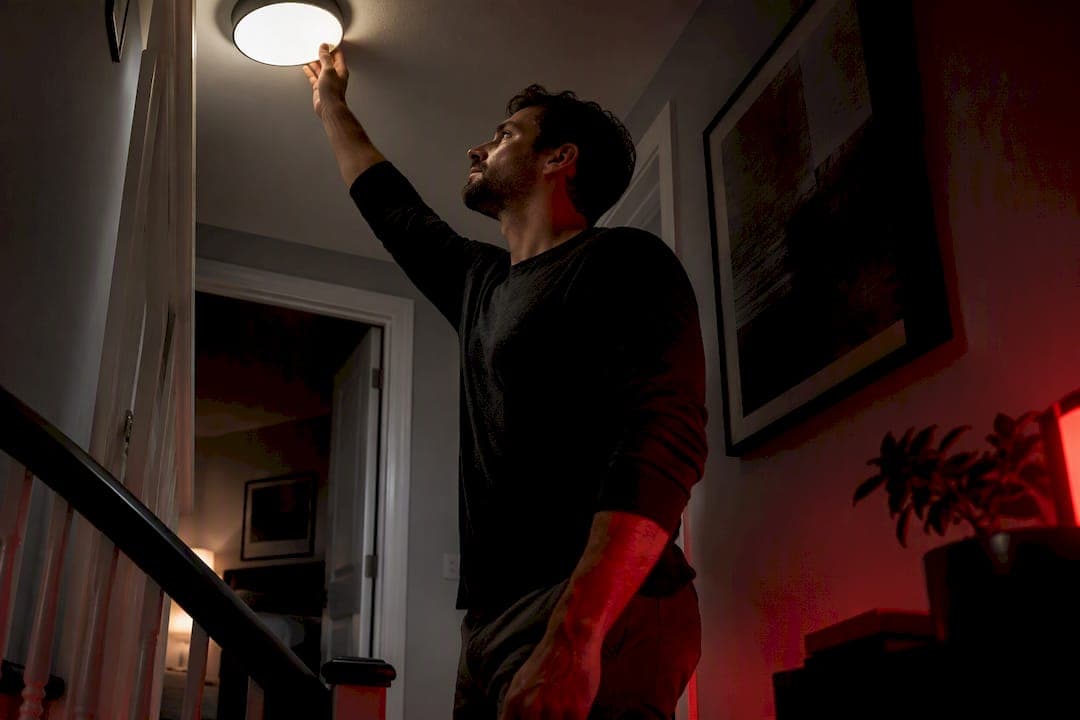 Under 10 Melanopic EDI: Red Light and Circadian Advice for Men Over 30